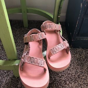 tropical peach platform tevas!
